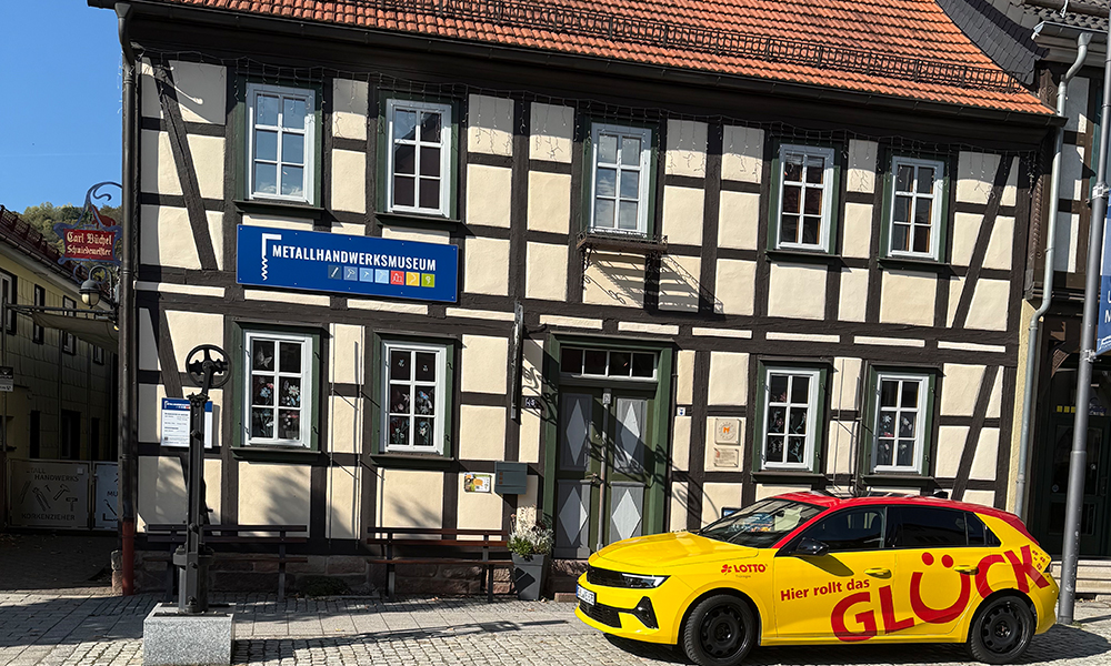 Bei strahlendem Wetter erhielt der Heimathof e.V. seine Auszeichnung auf dem historischen Gelände des Handwerksmuseums