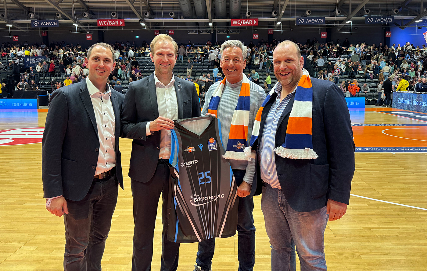 Gruppenbild der Sponsoring-Partner beim 1. Spieltag Anfang Oktober 2025